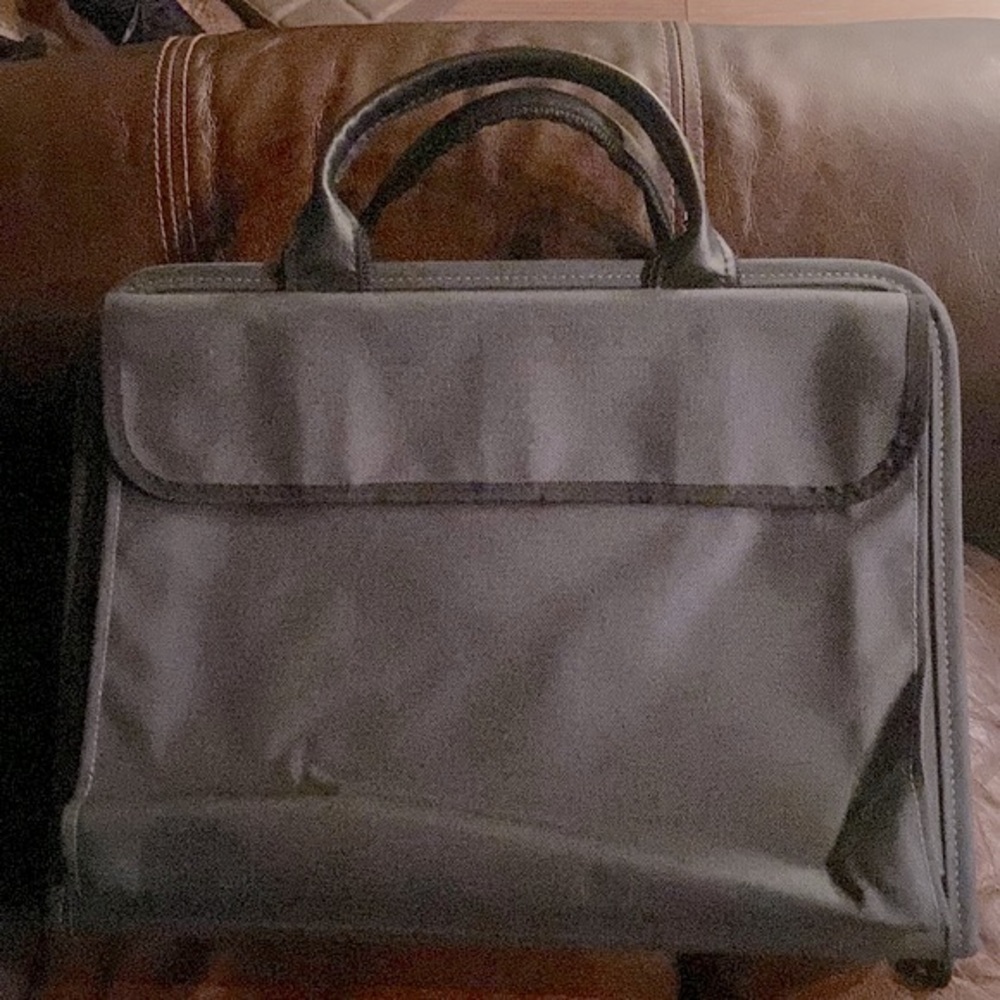 New condition men’s gray & black tool bag!